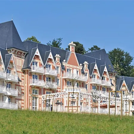 Relaxing Wellness Getaway In Bagnoles Lejlighed
