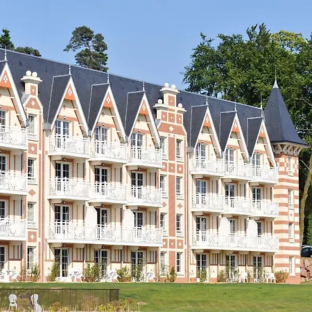 Relaxing Wellness Getaway In Bagnoles Lejlighed