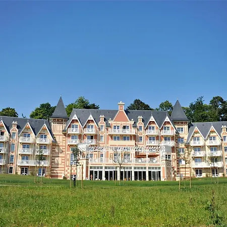 Relaxing Wellness Getaway In Bagnoles Lejlighed